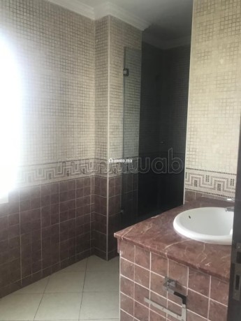 superbe-villa-3-facades-de-430-m2-au-sol-a-casablanca-orientation-sud-ouest-big-15