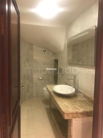 superbe-villa-3-facades-de-430-m2-au-sol-a-casablanca-orientation-sud-ouest-big-8
