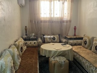 Location d'un appartement à Mhamid. 3 belles chambres. Salon Marocain et antenne parabolique - Appartement à vendre