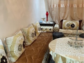 Location d'un appartement à Mhamid. 3 belles chambres. Salon Marocain et antenne parabolique - Appartement à vendre