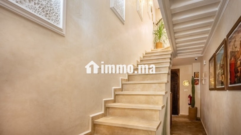 titre-exceptionnel-riad-de-luxe-a-la-kasbah-8-chambres-vue-koutoubia-investissement-touristique-big-9