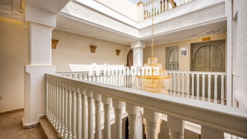 titre-exceptionnel-riad-de-luxe-a-la-kasbah-8-chambres-vue-koutoubia-investissement-touristique-big-11