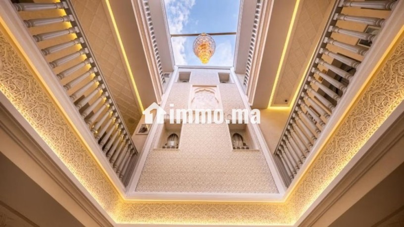 titre-exceptionnel-riad-de-luxe-a-la-kasbah-8-chambres-vue-koutoubia-investissement-touristique-big-12