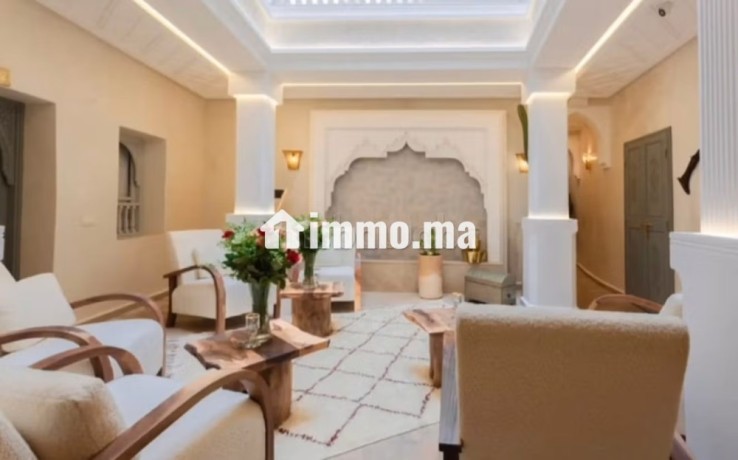 titre-exceptionnel-riad-de-luxe-a-la-kasbah-8-chambres-vue-koutoubia-investissement-touristique-big-13