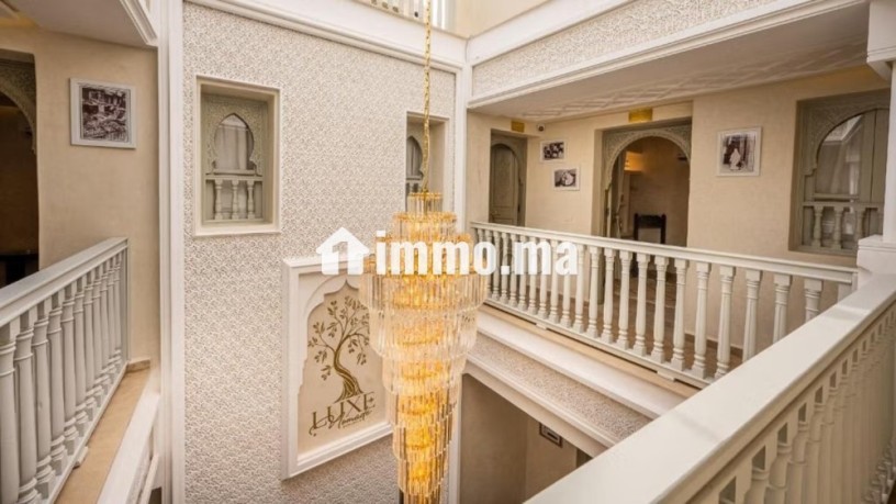 titre-exceptionnel-riad-de-luxe-a-la-kasbah-8-chambres-vue-koutoubia-investissement-touristique-big-14