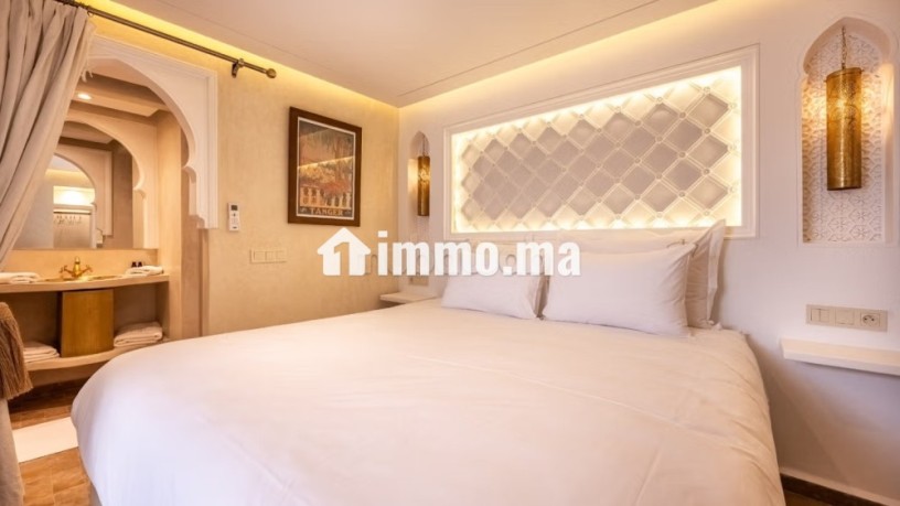 titre-exceptionnel-riad-de-luxe-a-la-kasbah-8-chambres-vue-koutoubia-investissement-touristique-big-15