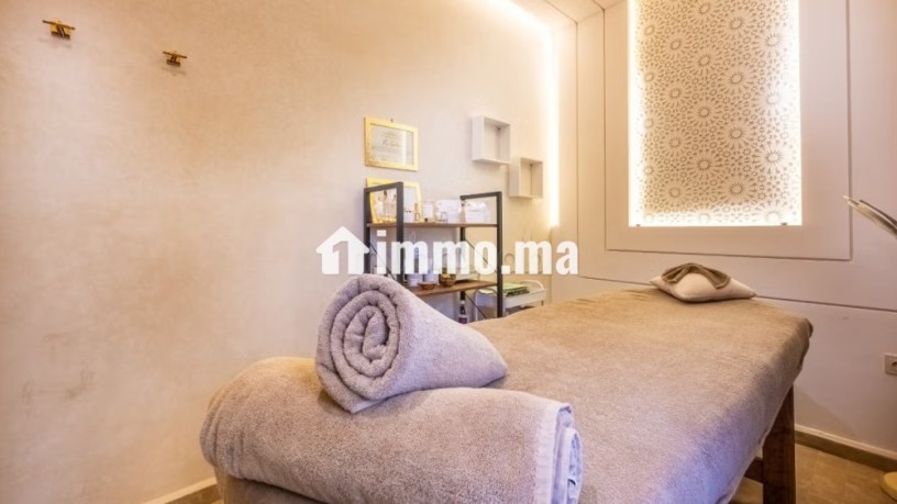 titre-exceptionnel-riad-de-luxe-a-la-kasbah-8-chambres-vue-koutoubia-investissement-touristique-big-4