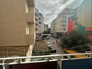 Location d'un appartement à Moujahidine. 2 pièces confortables. Antenne parabolique et sécurité - Appartement à vendre - Tanger
