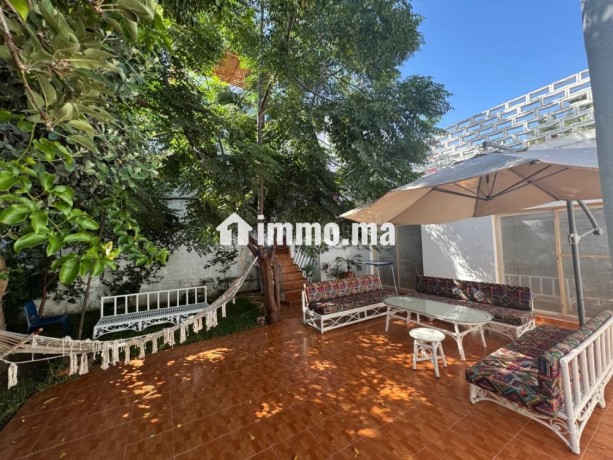 maison-atypique-a-louer-aux-sablettes-big-0