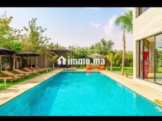 Villa de standing à louer pour vos vacances à Route de Ouarzazate. 4 pièces confortables. Service de concierge, cheminée - Villa à vendre