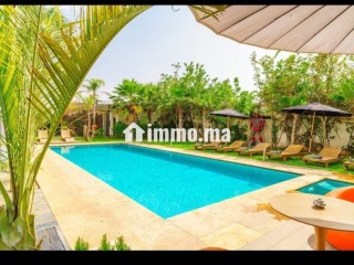 Villa de standing à louer pour vos vacances à Route de Ouarzazate. 4 pièces confortables. Service de concierge, cheminée - Villa à vendre