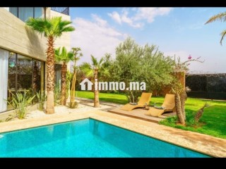 Villa de standing à louer pour vos vacances à Route de Ouarzazate. 4 pièces confortables. Service de concierge, cheminée - Villa à vendre