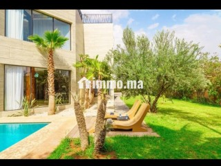 Villa de standing à louer pour vos vacances à Route de Ouarzazate. 4 pièces confortables. Service de concierge, cheminée - Villa à vendre