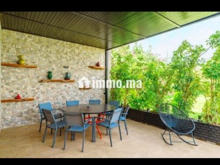 Villa de standing à louer pour vos vacances à Route de Ouarzazate. 4 pièces confortables. Service de concierge, cheminée - Villa à vendre