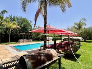 Villa de standing à louer pour vos vacances à Route de Ouarzazate. 4 pièces confortables. Service de concierge, cheminée - Villa à vendre