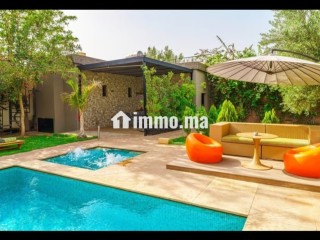 Villa de standing à louer pour vos vacances à Route de Ouarzazate. 4 pièces confortables. Service de concierge, cheminée - Villa à vendre