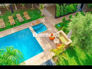 Villa de standing à louer pour vos vacances à Route de Ouarzazate. 4 pièces confortables. Service de concierge, cheminée - Villa à vendre