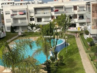 tres-coquet-appartement-vue-piscine
