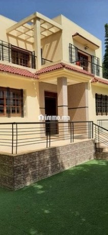 superbe-villa-avec-piscine-a-vendre-a-hay-ryad-big-0
