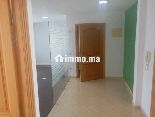 bureau-amenage-a-des-hopitaux-big-2