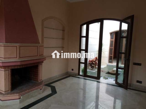 villa-a-louer-avec-chauffage-central-a-souissi-big-2
