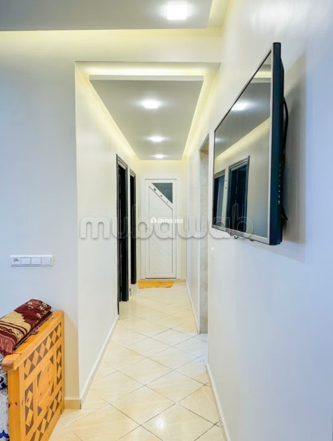 Location d'un appartement à Cité Adrar. 5 pièces confortables. Système de parabole et résidence sécurisée - Vente Immobilier - Agadir - photo 1