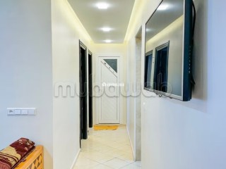 location-dun-appartement-a-cite-adrar-5-pieces-confortables-systeme-de-parabole-et-residence-securisee