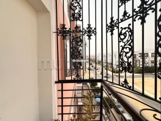 Location d'un appartement à Cité Adrar. 5 pièces confortables. Système de parabole et résidence sécurisée - Appartement à vendre - Agadir