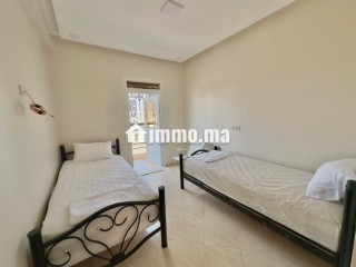 Location d'un appartement à Cité Adrar. 5 pièces confortables. Système de parabole et résidence sécurisée - Appartement à vendre - Agadir