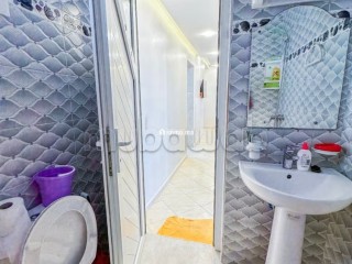Location d'un appartement à Cité Adrar. 5 pièces confortables. Système de parabole et résidence sécurisée - Appartement à vendre - Agadir