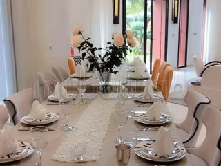 Villa de standing à louer pour vos vacances à Sidi Youssef.
Surface totale 400 m².
Double vitrage et chauffage central - Villa à vendre