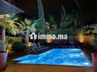 Villa de standing à louer pour vos vacances à Sidi Youssef.
Surface totale 400 m².
Double vitrage et chauffage central - Villa à vendre