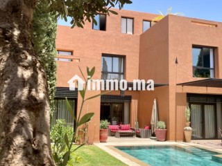Villa de standing à louer pour vos vacances à Sidi Youssef.
Surface totale 400 m².
Double vitrage et chauffage central - Villa à vendre