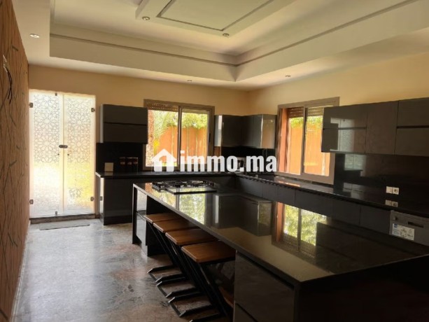 superbe-villa-a-vendre-sur-la-route-de-ouarzazate-big-3