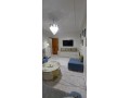 location-saisonniere-a-centre-ville-2-grandes-pieces-porte-blindee-antenne-parabolique-small-1