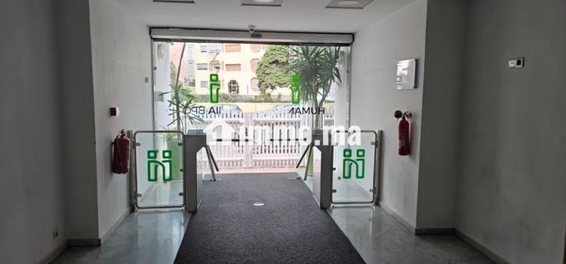villa-usage-bureau-1600-m2-excellent-emplacement-big-1