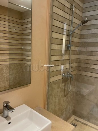 magnifique-studio-meuble-boulevard-danfa-big-3