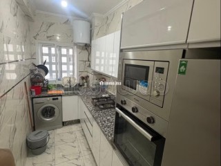 Location d'un appartement à Al Hoceima. 2 belles chambres. Salon traditionnel marocain, résidence sécurisée - Appartement à vendre - Al Hoceïma