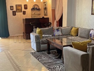 Maison de luxe à louer à Route de Fez.
Superficie 4000 m².
Places de stationnement et jardin - Maison à vendre