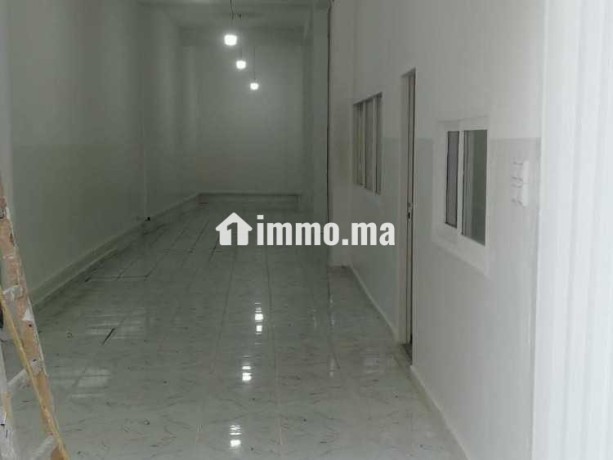 magasin-de-stockage-140-m2-a-beausejour-big-0