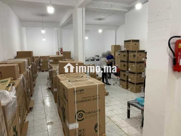 magasin-de-stockage-140-m2-a-beausejour-big-1