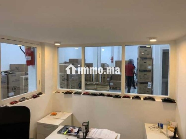 magasin-de-stockage-140-m2-a-beausejour-big-3