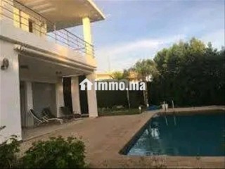 villa-vide-moderne-avec-piscine-quartier-oasis