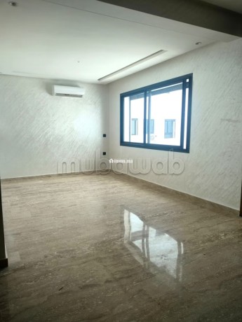 studio-lumineux-a-louer-a-belvedere-a-5-min-du-tra-big-0