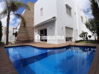 magnifique-villa-a-louer-a-ain-diab-5-pieces-confortables-climatisation-et-piscine