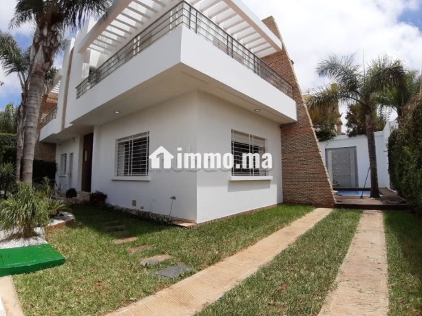 magnifique-villa-a-louer-a-ain-diab-5-pieces-confortables-climatisation-et-piscine-big-9