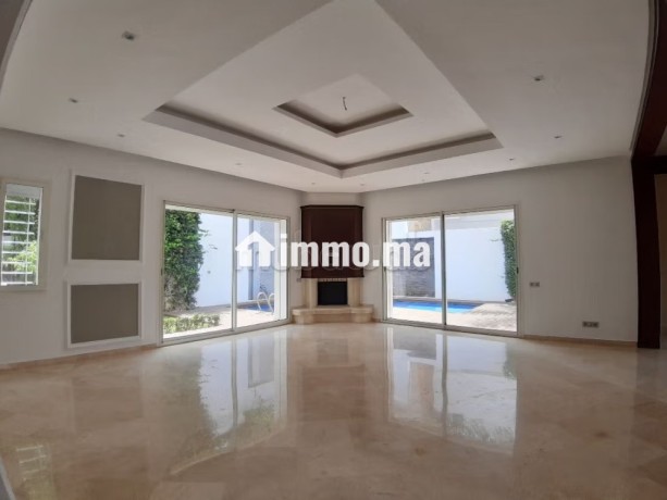 magnifique-villa-a-louer-a-ain-diab-5-pieces-confortables-climatisation-et-piscine-big-2