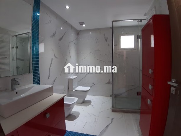 magnifique-villa-a-louer-a-ain-diab-5-pieces-confortables-climatisation-et-piscine-big-6