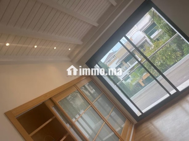 villa-a-bouskoura-de-350-m2-pour-location-vide-big-2