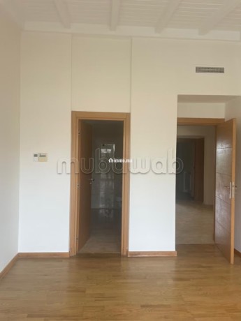 villa-a-bouskoura-de-350-m2-pour-location-vide-big-3
